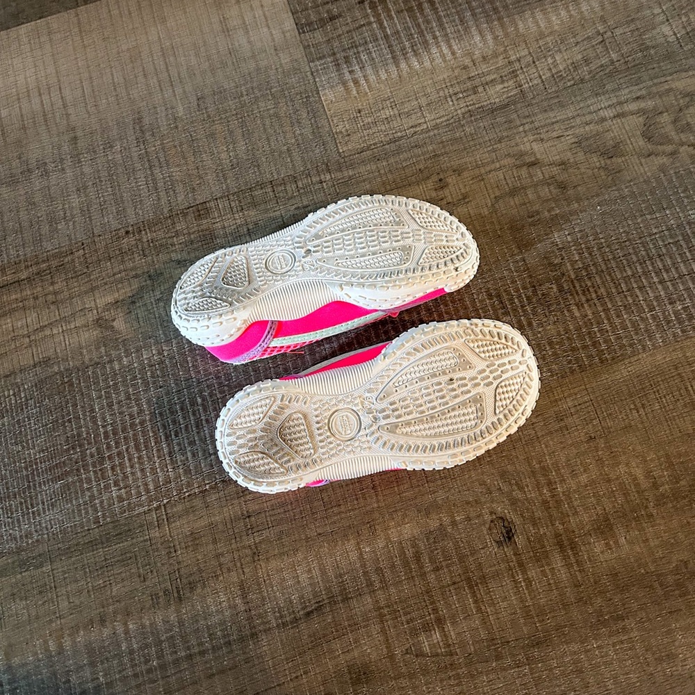 Toddler water shoes Size 9-10 - Picture 3 of 3